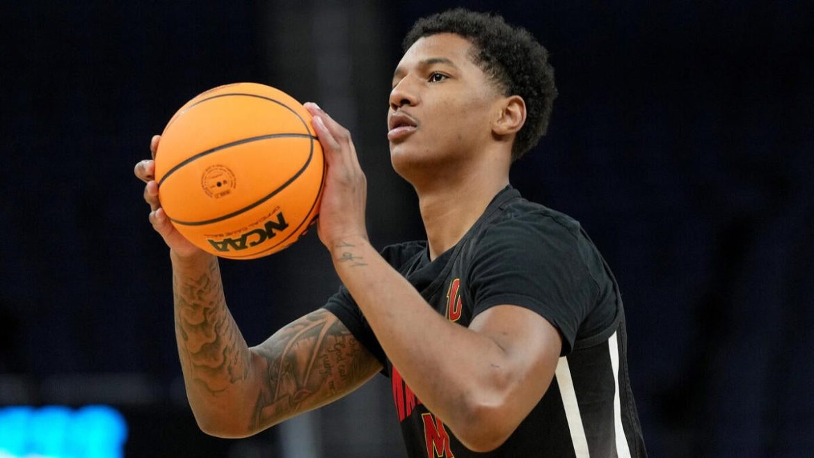 Reese Welcomes Brother to Lakers
