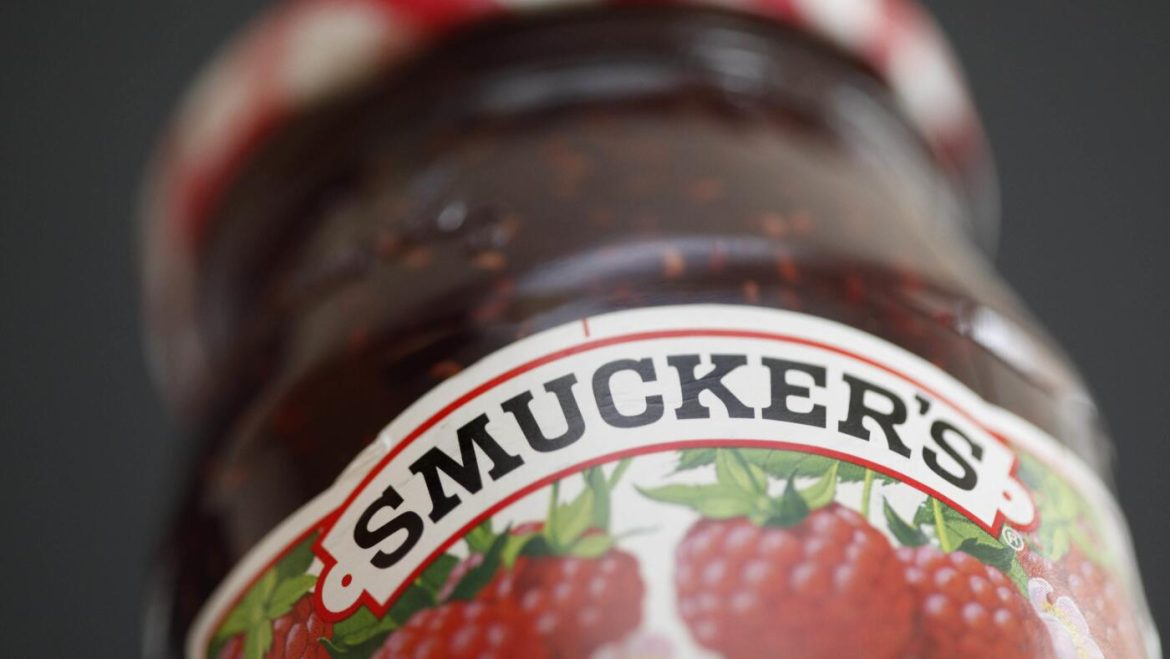Smucker Drops Artificial Colors