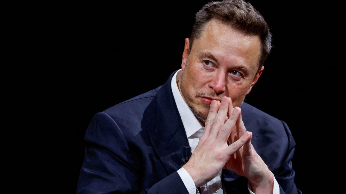 Musk Tells Tesla Bull Ives: ‘Shut Up’
