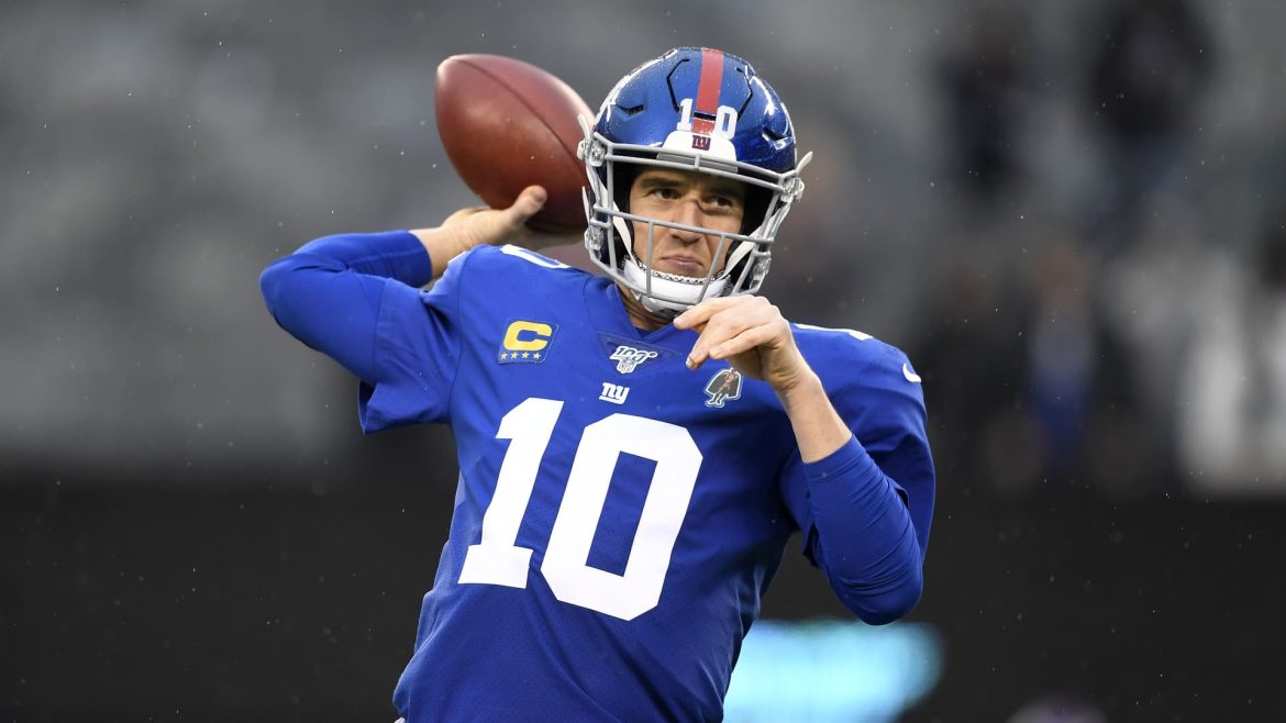 Manning Bows Out of Giants Bid