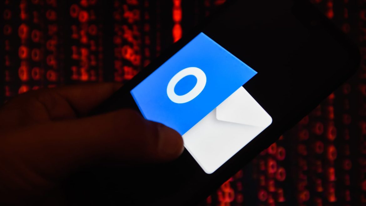 Outlook Suffers Extended Outage