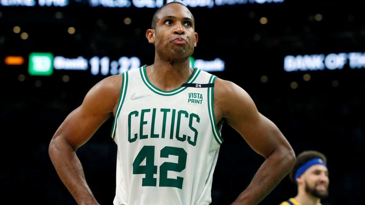 Curry Hints at Warriors Adding Horford