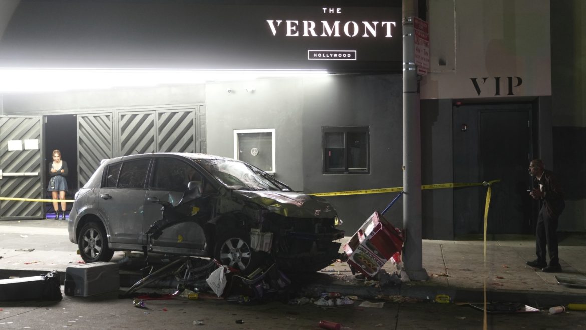LA Vehicle Crash Injures 30