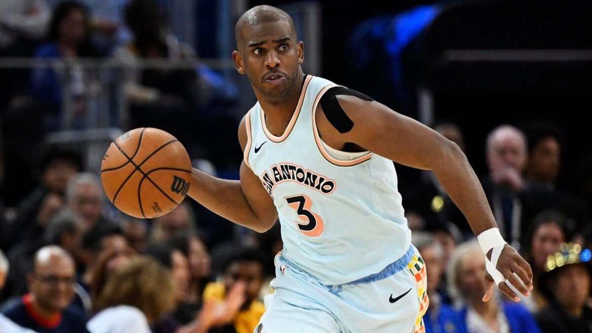Clippers Eyeing Paul; Knicks, Kings Eye Simmons