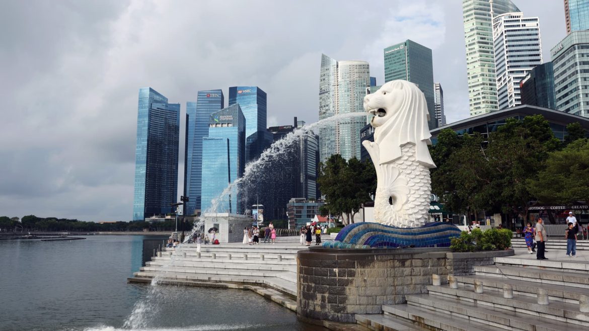 Singapore Inflation Hits 4-Year Low