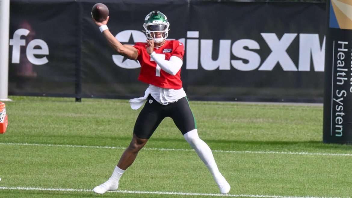 Fields’ Leg Injury: Jets QB Carted Off