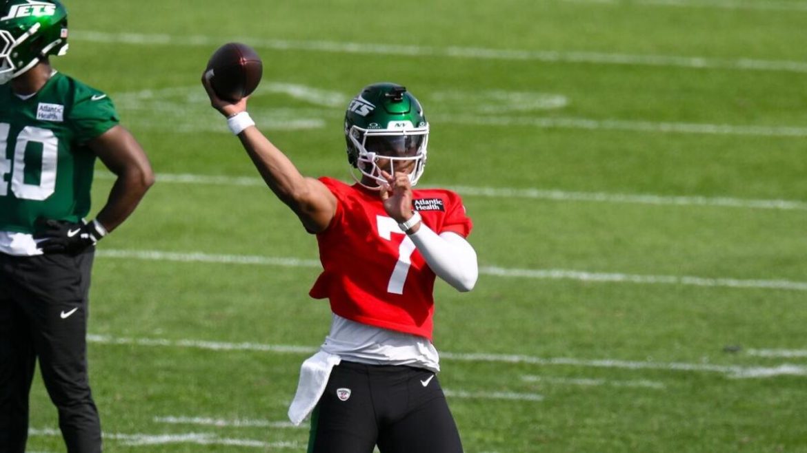 Fields’ Toe Injury: Jets QB Back at Practice