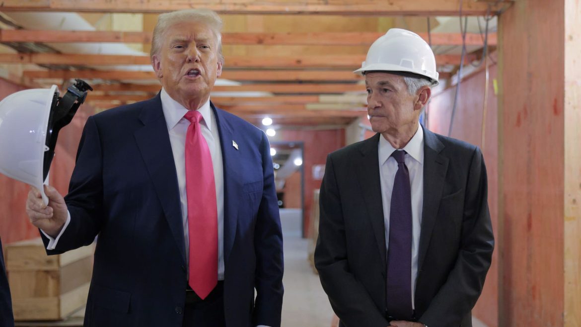 Trump Backs Powell for Rate Cuts