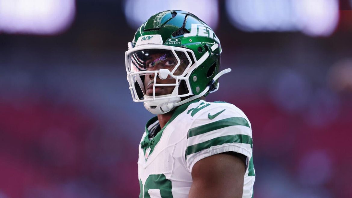 Hall Unfazed by Jets’ Spending Spree
