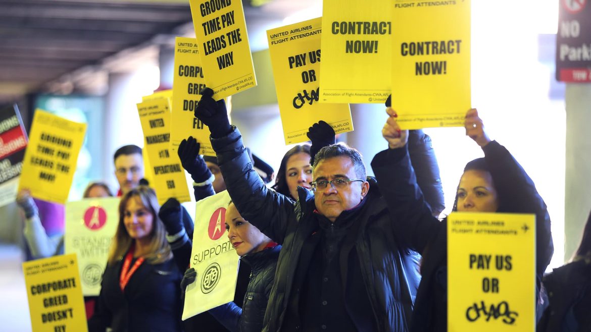 United Flight Attendants Reject 26% Raise Deal