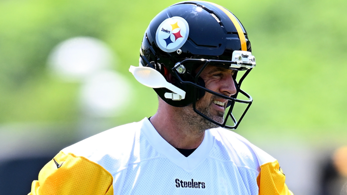 Rodgers Defends Tomlin Against Criticism