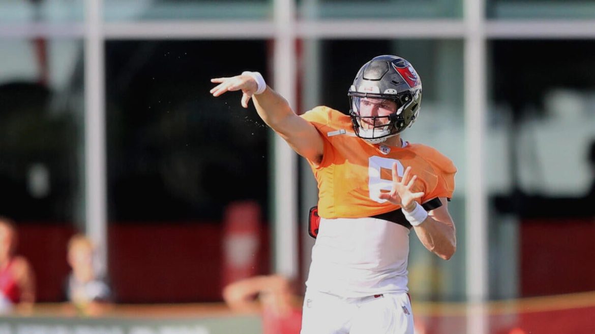 Buccaneers QB Mayfield Suffers Hand Injury